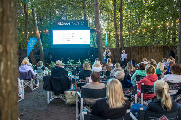 Be dramų, bet su gera nuotaika: Palangoje prasidėjo antrasis kom edijų kino festivalis „Tik be...
