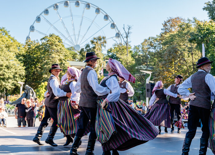 Prasideda tarptautinis liaudiškų šokių festivalis „Palangos miestely“