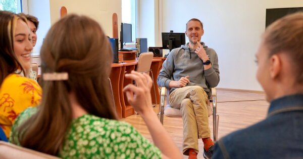 Rinkis gestų kalbos vertėjo profesiją!