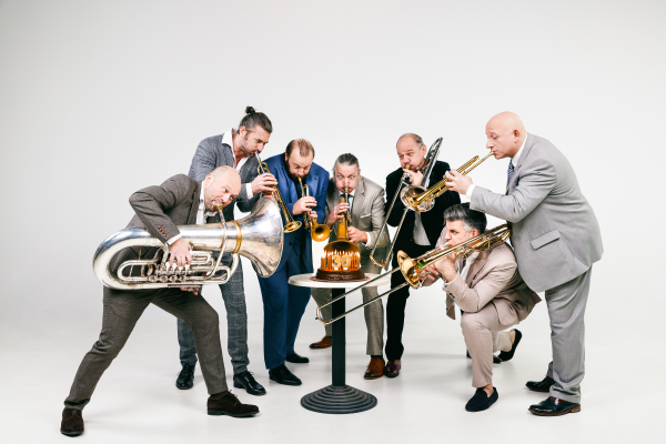 Muzika, humoras ir pučiamieji – austrai „Mnozil Brass“ grįžta į Palangą su jubiliejiniu šou