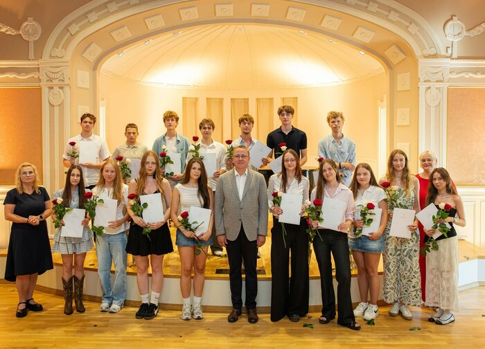 Palangos miesto savivaldybė įteikė pinigines premijas gabiems miesto moksleiviams