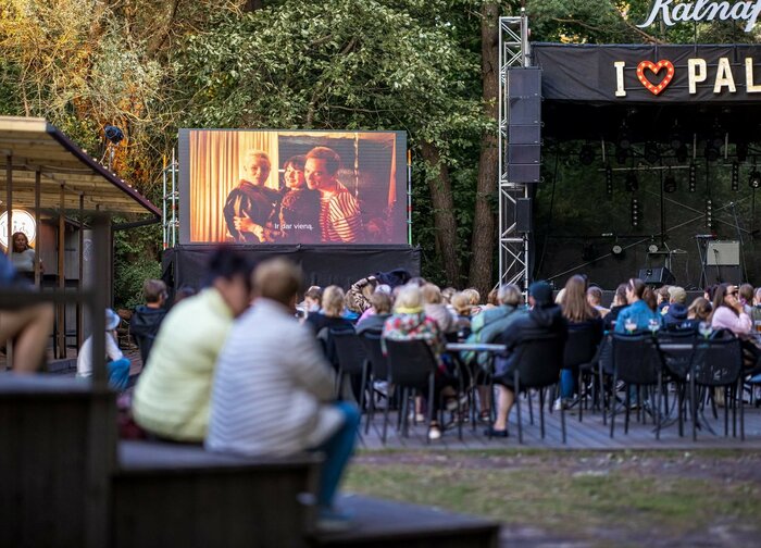 „Pasaulio kinas parke“ Palangoje: nuo lietuviško kino atradimų iki Venecijoje ir Kanuose...