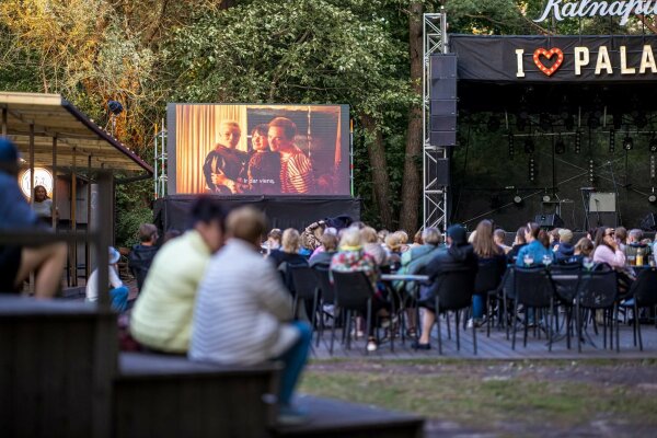 „Pasaulio kinas parke“ Palangoje: nuo lietuviško kino atradimų iki Venecijoje ir Kanuose...