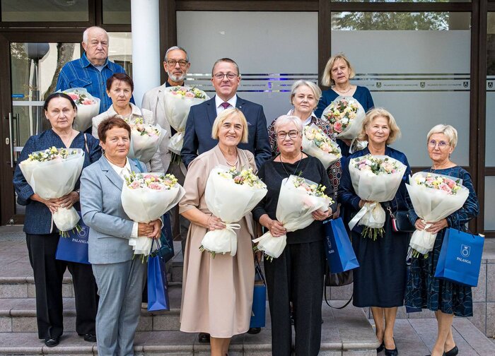 Pagerbti profesinę veiklą baigę ilgamečiai Palangos pedagogai