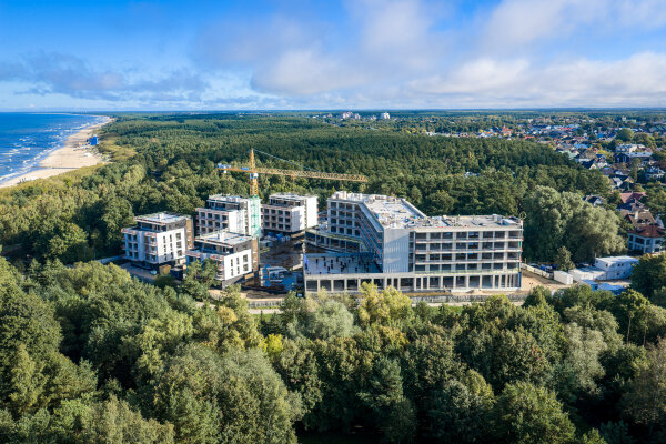 Palangoje statomas „Palanga Marriott Resort & Spa“ pasiekė aukščiausią tašką – iškeltas vainikas