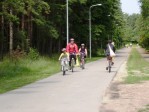 Mažųjų saugumu besirūpinantys tėvai raginami nupirkti vaikams šalmus.